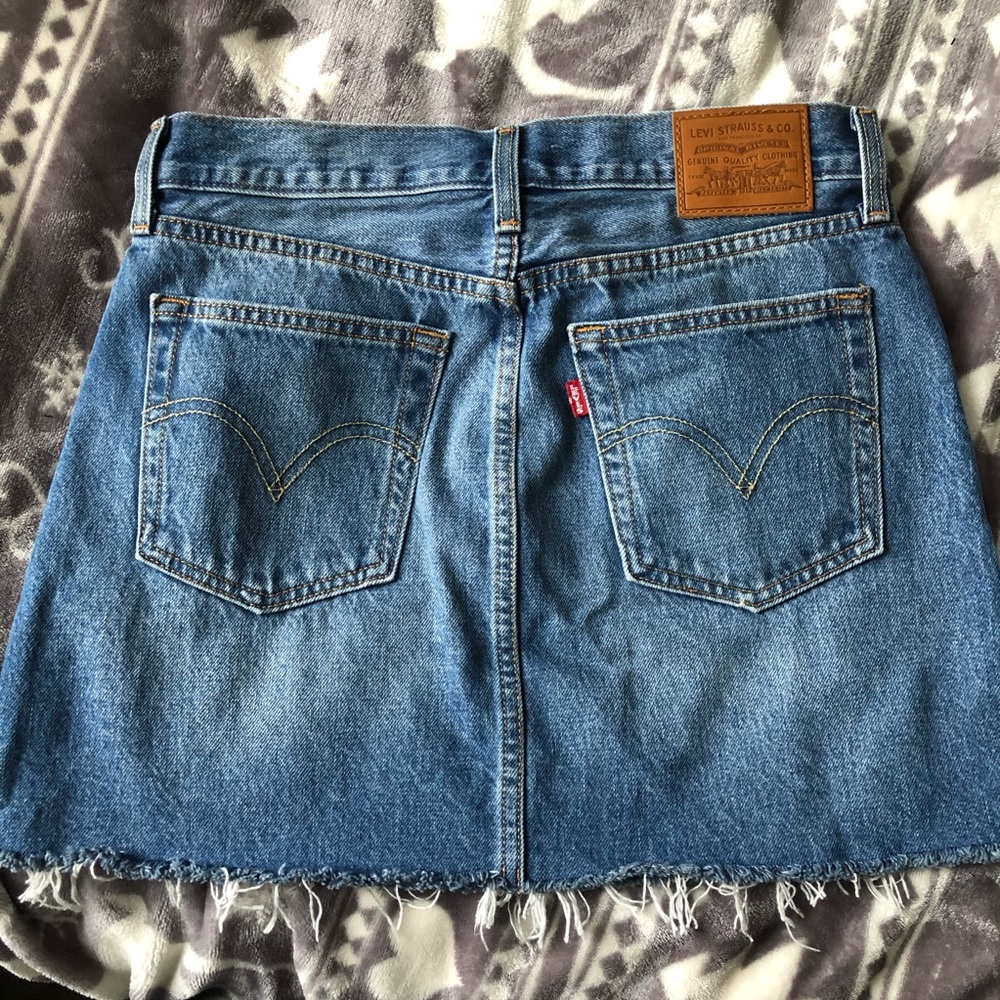 LEVI’S DECONSTRUCTED MINI SKIRT IN MIDDLE MAN